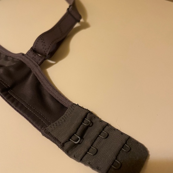 Marlies Deckers gray  satin and sequin's bras & 2 assorted panties. M - Picture 7 of 13